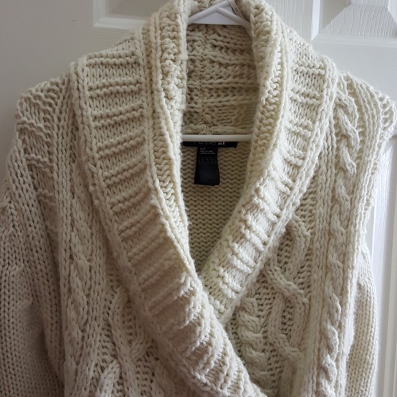 ** Sweater** - Picture 4 of 7